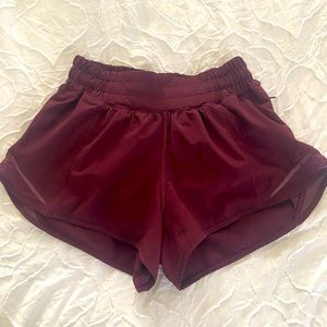 Lululemon Athletica Hotty Hot 2.5” shorts
